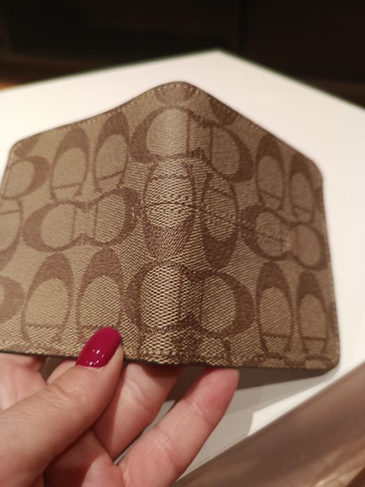 Портфейл на Coach чисто нов