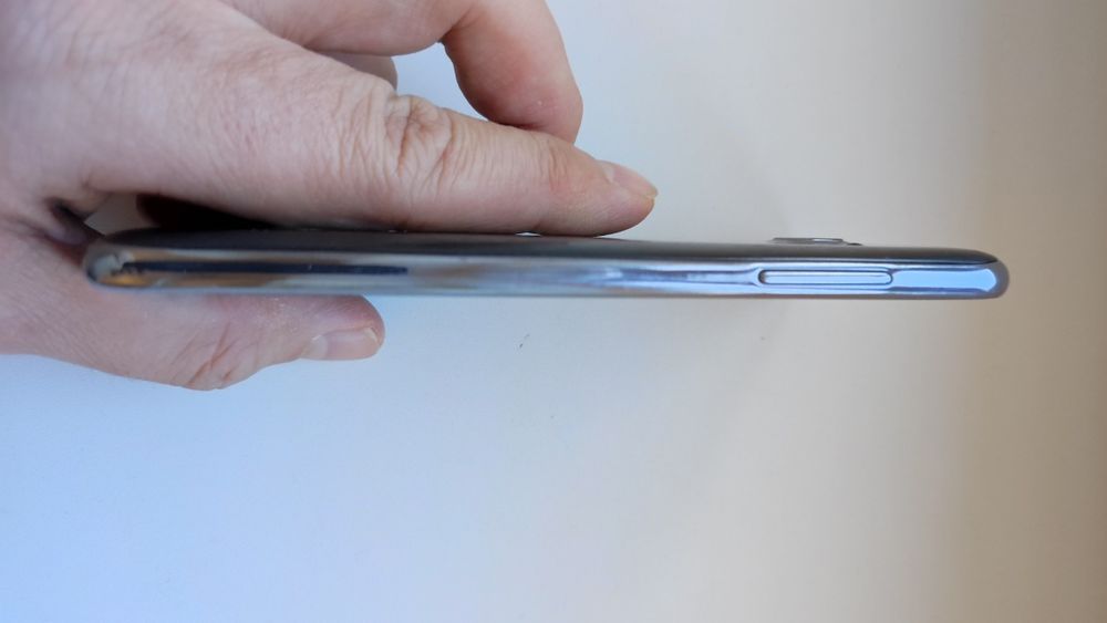 Продам на запчасти телефон Galaxy J5