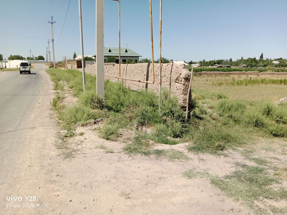 18 sotix yer sotiladi