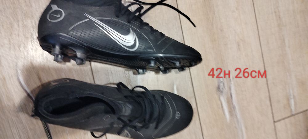 Футболни бутонки, стоножки размери от 40 до 42