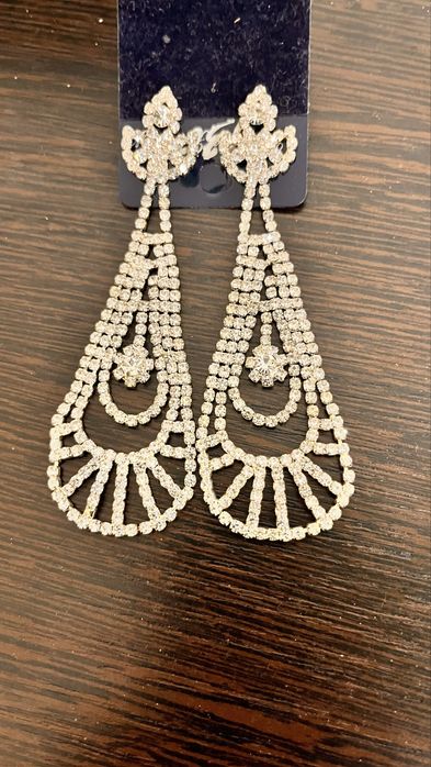 Продам красивые, блестящие сережки на меропритие