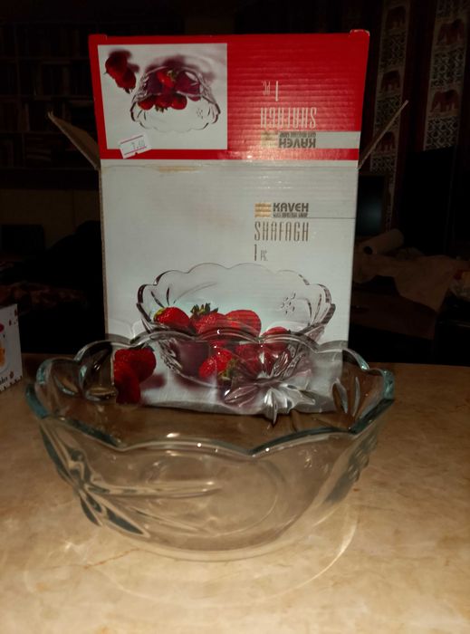 Тава за зимнина, сервиз супени чинии, солнички1 фруктиера.