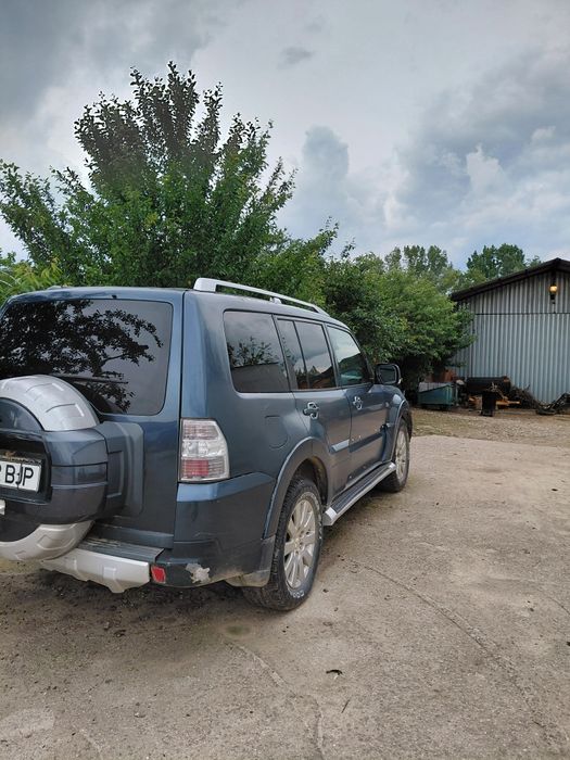 Mitsubishi  Pajero