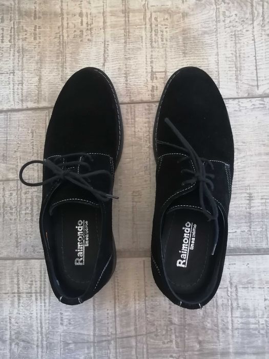 Pantofi foarte eleganți, piele întoarsă.