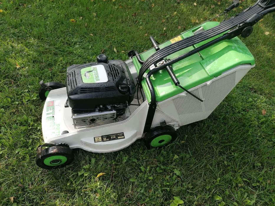 Masina de tuns  cu  tractiune ETESIA - briggs&stratton