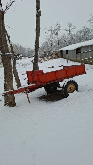 Vând remorcuță  pe o axă