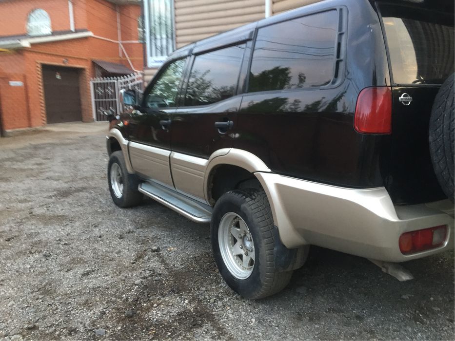 Продам внедорожник Nissan Mistral