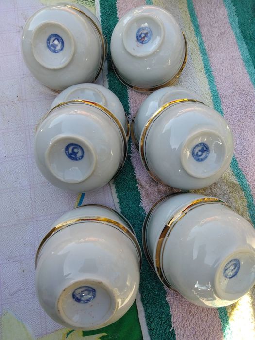 Автентичен порцеланов сервиз за чай и кафе.