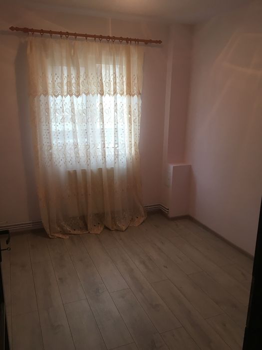 Vand apartament  3 cam.(modificat4 cam) decomandat , 2 bai, zona Balta.
