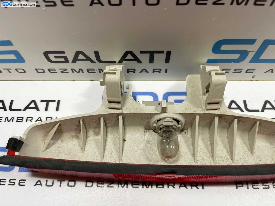 Stop Lampa Tripla Centrala Auxiliara de pe Haion Haion Portbagaj Mazda 3 2003 - 2009 [2513]