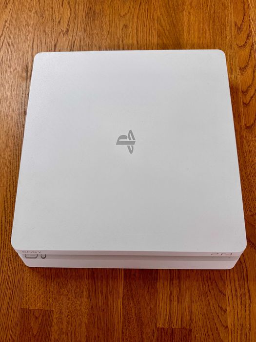 PS4 / PlayStation 4 Slim White – Добро състояние + Подарък!