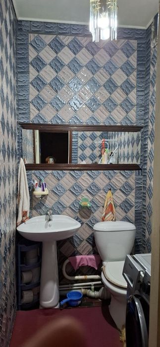 Сергели 1  4/1/5 чистая квартира,балкон 2х6 выход во двор