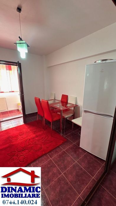 Apartament 3 camere, decomandat, 80 mp – parter înalt – 430 €/lună