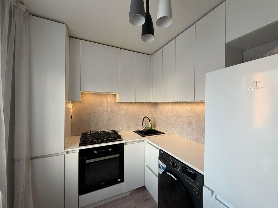 2 ком кв.,УЮТ, Переотальный Центр,,1/5, .все есть,.140+