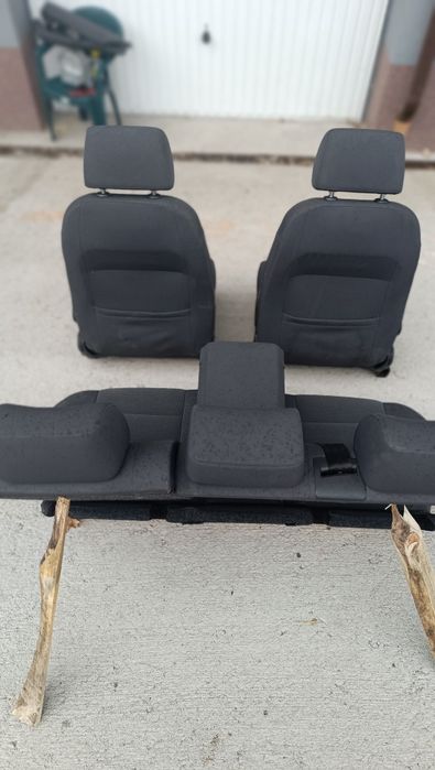 • Продавам сив платен салон с чекмеджета за голф 5 и кожен GTI salon