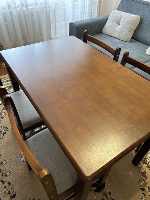 Продаю стол и 4 стула