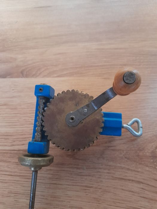 Mașină de bobinat manuală