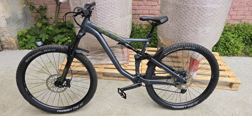 Bicicleta full suspension Bulls