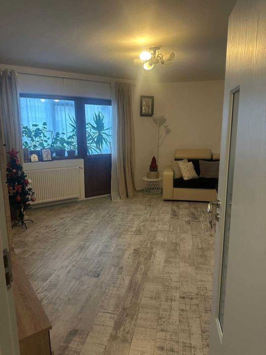 Inchiriez apartament cu doua camere decomandat in grui,langa biserica Fanurie etaj 1,bine intretinut.De preferat firma sau persoane publice serioase
