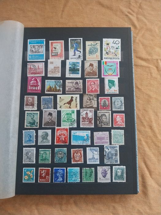 Clasor cu timbre vechi Românești și Străine de colecție.