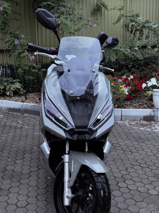 Макси скутер BAMX 200