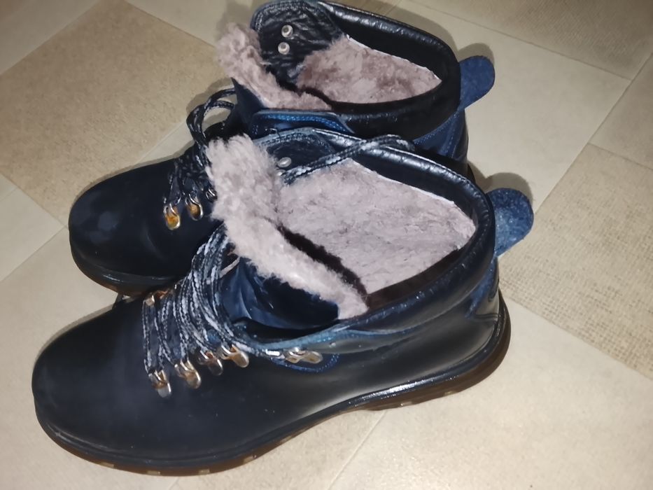 Продам зимние ботинки
