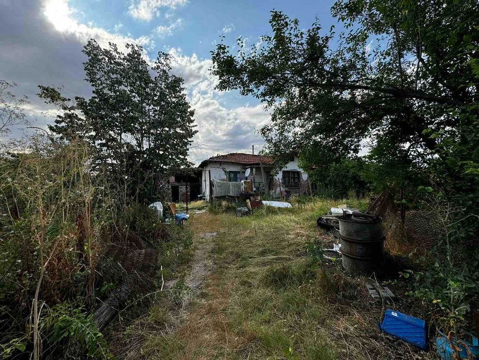 Продава се едноетажна къща
