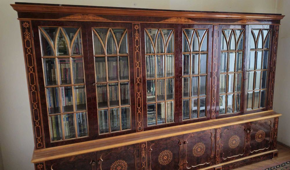 Biblioteca - vintage - lemn masiv cu intarsii, reducere februarie 2026