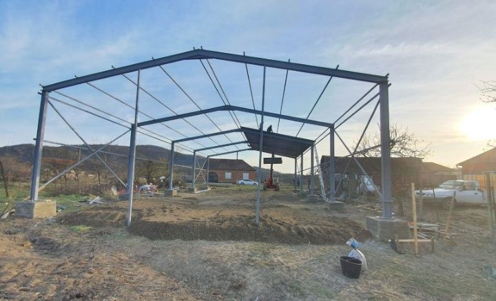 Vand hala 7x30x4 din ipe am pe stoc cu tot cu montaj