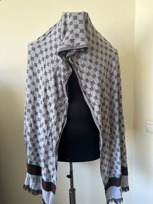 Esarfa Gucci , impecabila