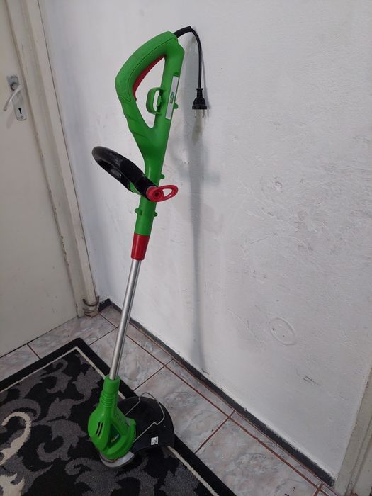 Vând mașină de tuns iarba