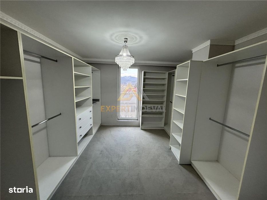 Penthouse De Vanzare  Langa Hotel Europa