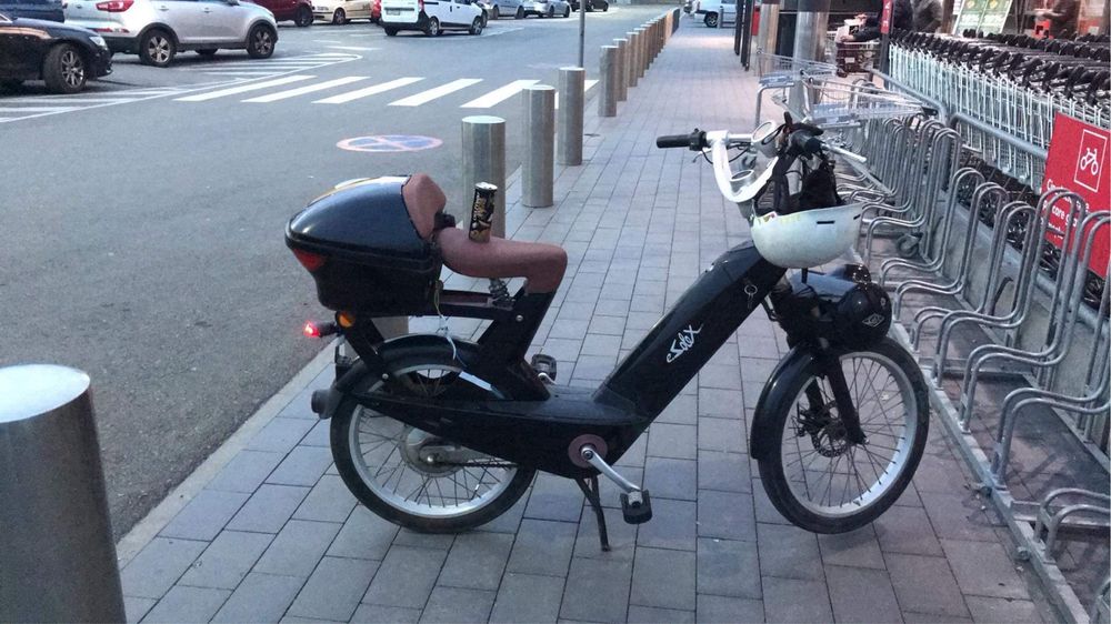 3 Scutere. Electrice vand sau schimb Toate sau separat.