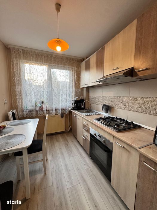 Apartament 3 camere de vanzare zona Sasar