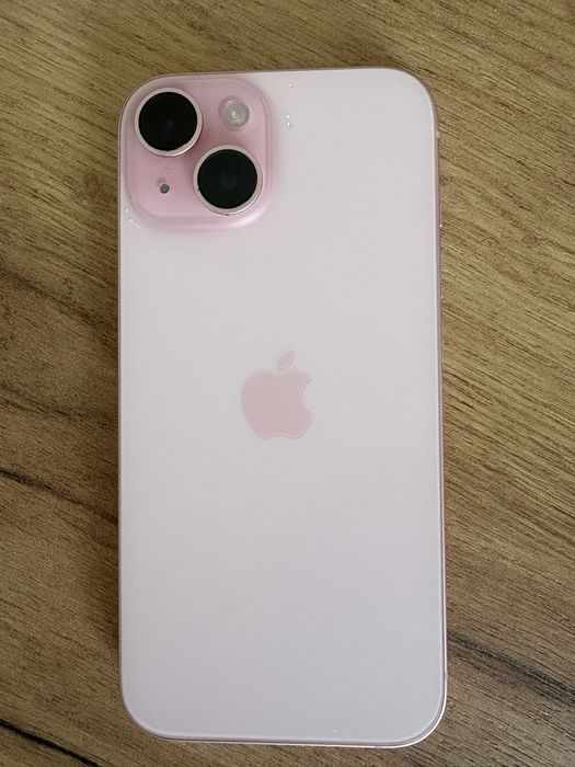 iPhone 15 розов