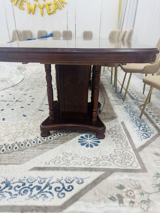 Стол из красного дуба