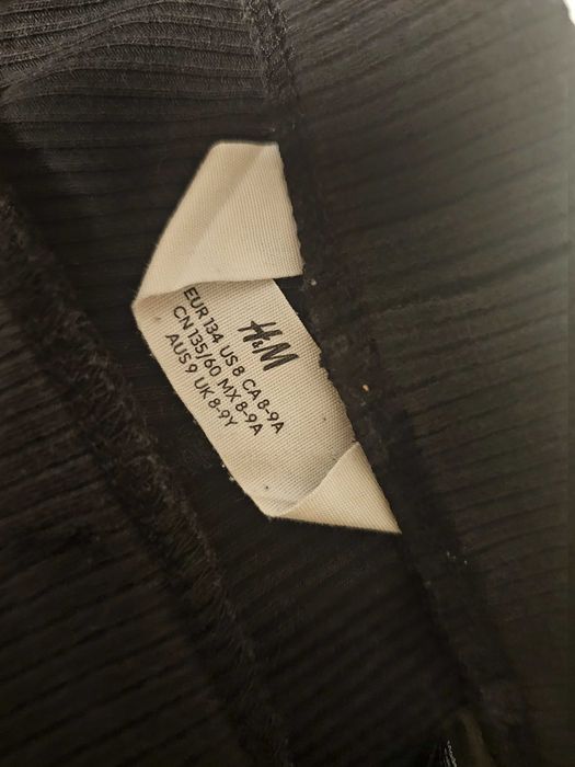 Подарява детски дрешки за момиче 9-12г и 2 нови чантички