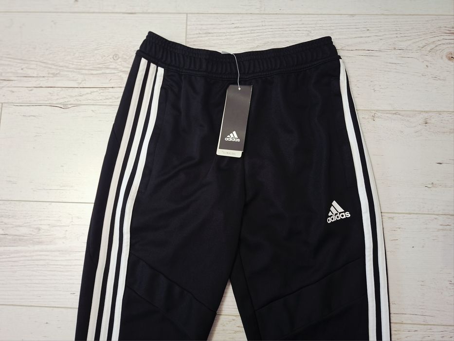 Adidas-Ориг. Детско долнище Ново!!!