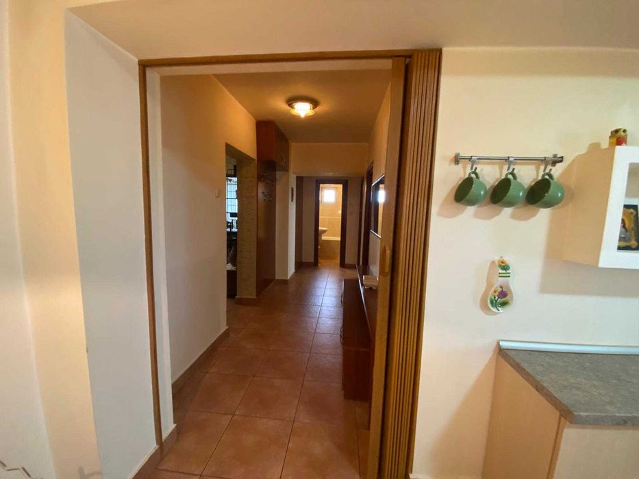 Închiriez apartament 4 camere zona Iancului
