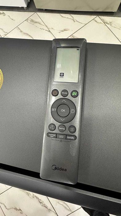 Кондиционер Midea модель NAOMI Pro - 12,000 Btu / Inverter / Новинка !