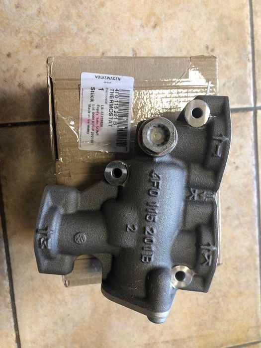 4F0115201B - оригинален термостат Audi RS6 / RS6+ 5.0 V10