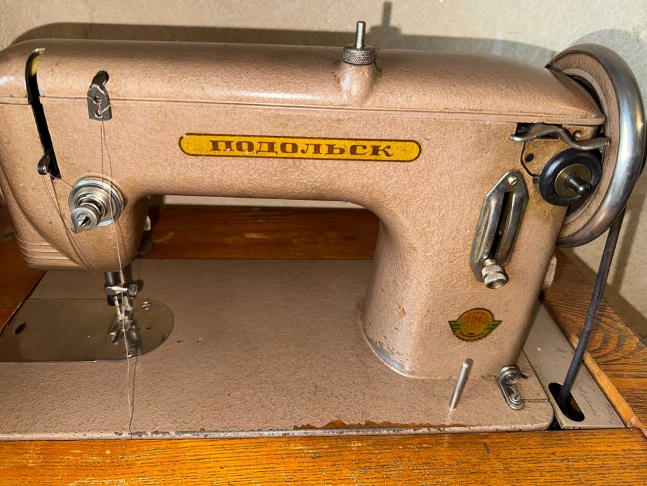 Срочно! Отдам бесплатно. Швейная машина "Подольск". Рабочая