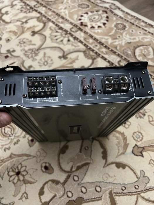 Boss Mini уселитель 6000ват