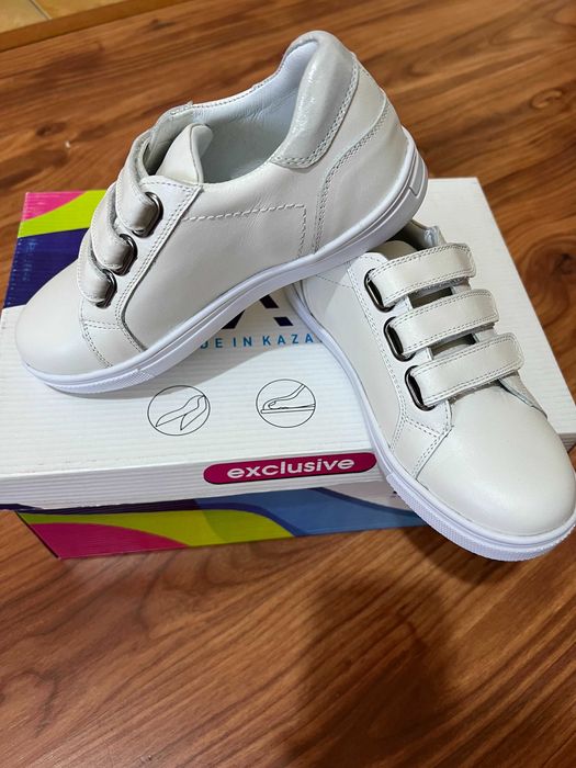 Детские кроссовки