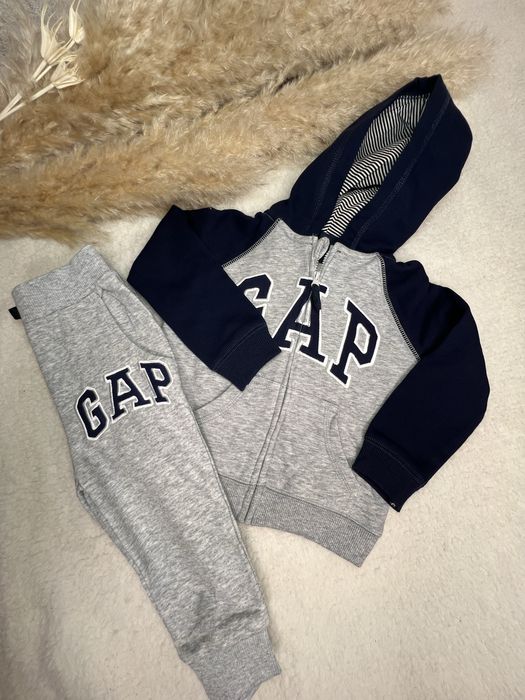 Спрртивный костюм подойдёт как на мальчика так и на девочку