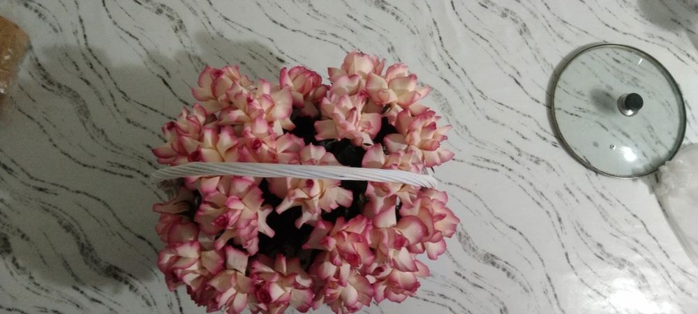 Букет цветов в корзине