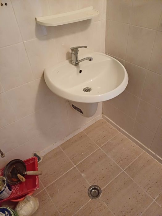 Порцеланова мивка с конзола за бяня