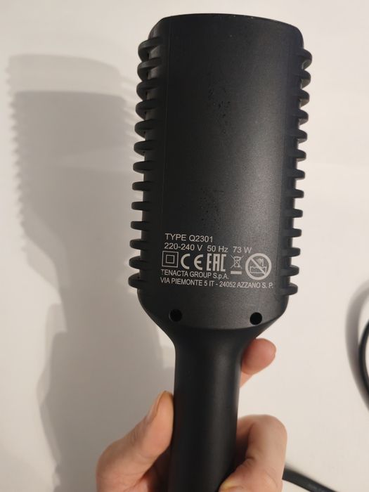 Perie electrica de îndreptat parul