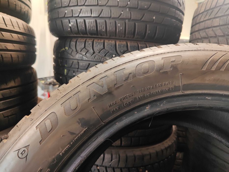 2бр.зимни гуми 245/50/18 Dunlop