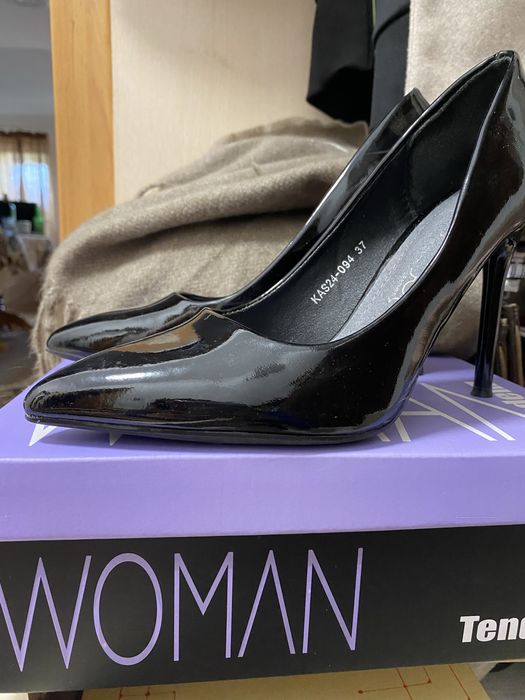 Продавам черни токчета